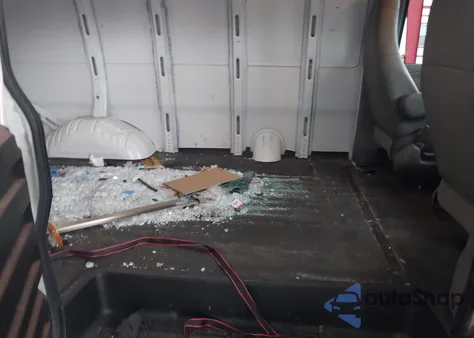 2019 Chevrolet Express 2500 Work Van z USA, uszkodzony, nr VIN 1GCWGAFP9K1217303